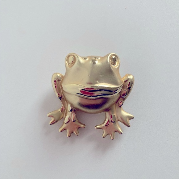 Adorable Frog Pin/Brooch - Picture 2 of 8